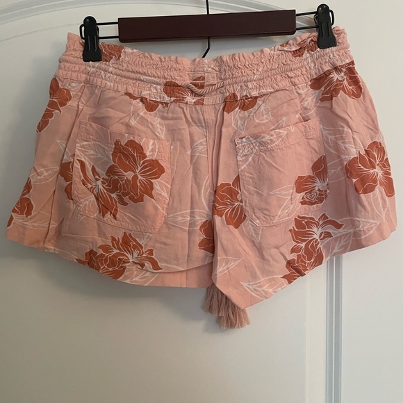 Pink floral Roxy Oceanside women’s shorts, size medium - Picture 2 of 4